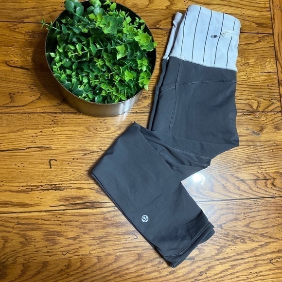 lululemon Women's Wunder Under Crop Luon, Size 2? No size tag present. Grey. - Picture 8 of 10